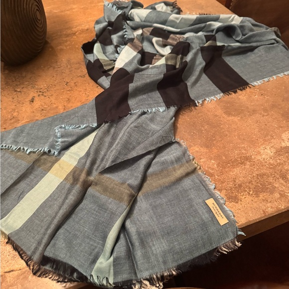 Burberry Silk/cotton 54x55 in Blue and Black - Picture 4 of 4